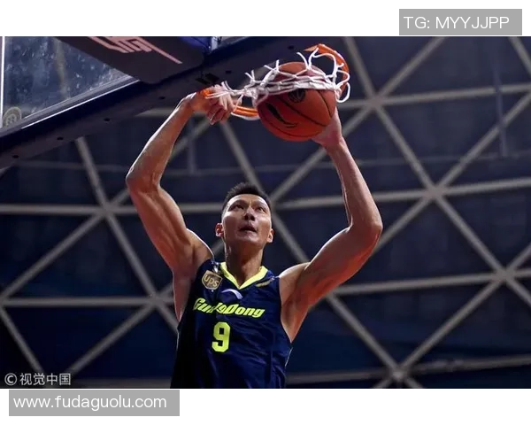 易建联的篮球传奇之路：从少年天才到国家队核心的奋斗故事