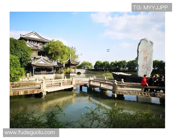 新疆咔什古城与上海的文化碰撞与旅游魅力对比探讨