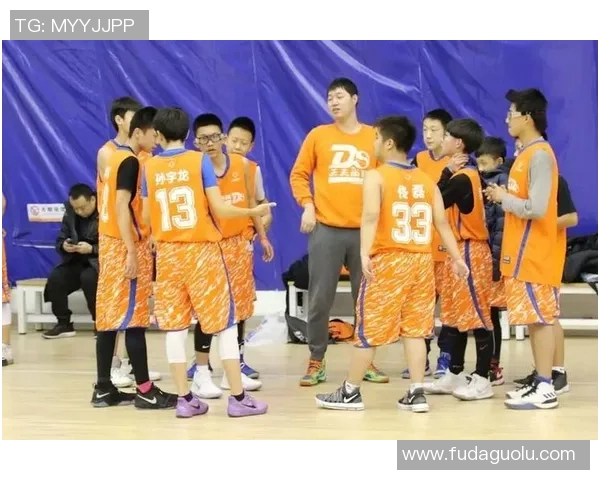 李根：从篮球场上的拼搏者到生活中的坚韧榜样，探索他的成长与奋斗历程