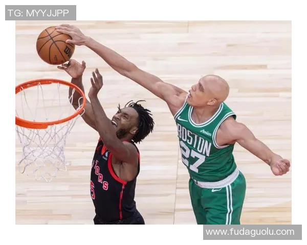 猛龙与凯尔特人激战正酣球迷热议精彩瞬间与战术对决 猛龙与凯尔特人激战正酣球迷热议精彩瞬间与战术对决