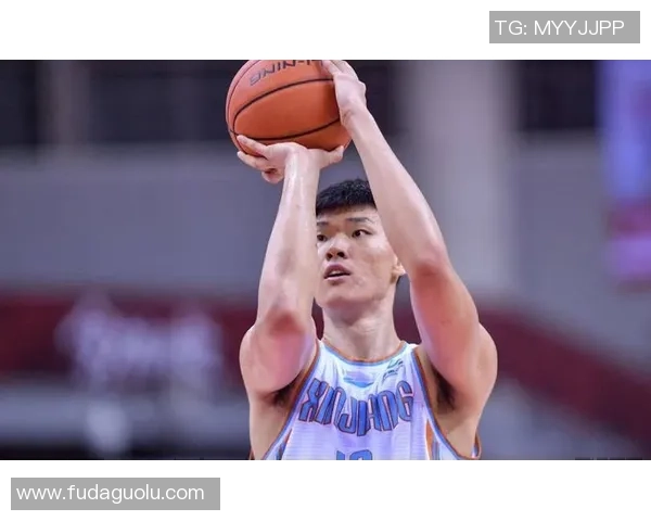 范子铭的成长之路与篮球梦想的追逐历程探讨